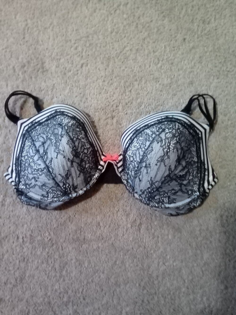 Victoriaโs Secret Very Sexy Underwired Push Up Bra Black Lace Striped Size 36DD